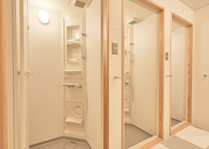 シャワールーム/更衣室